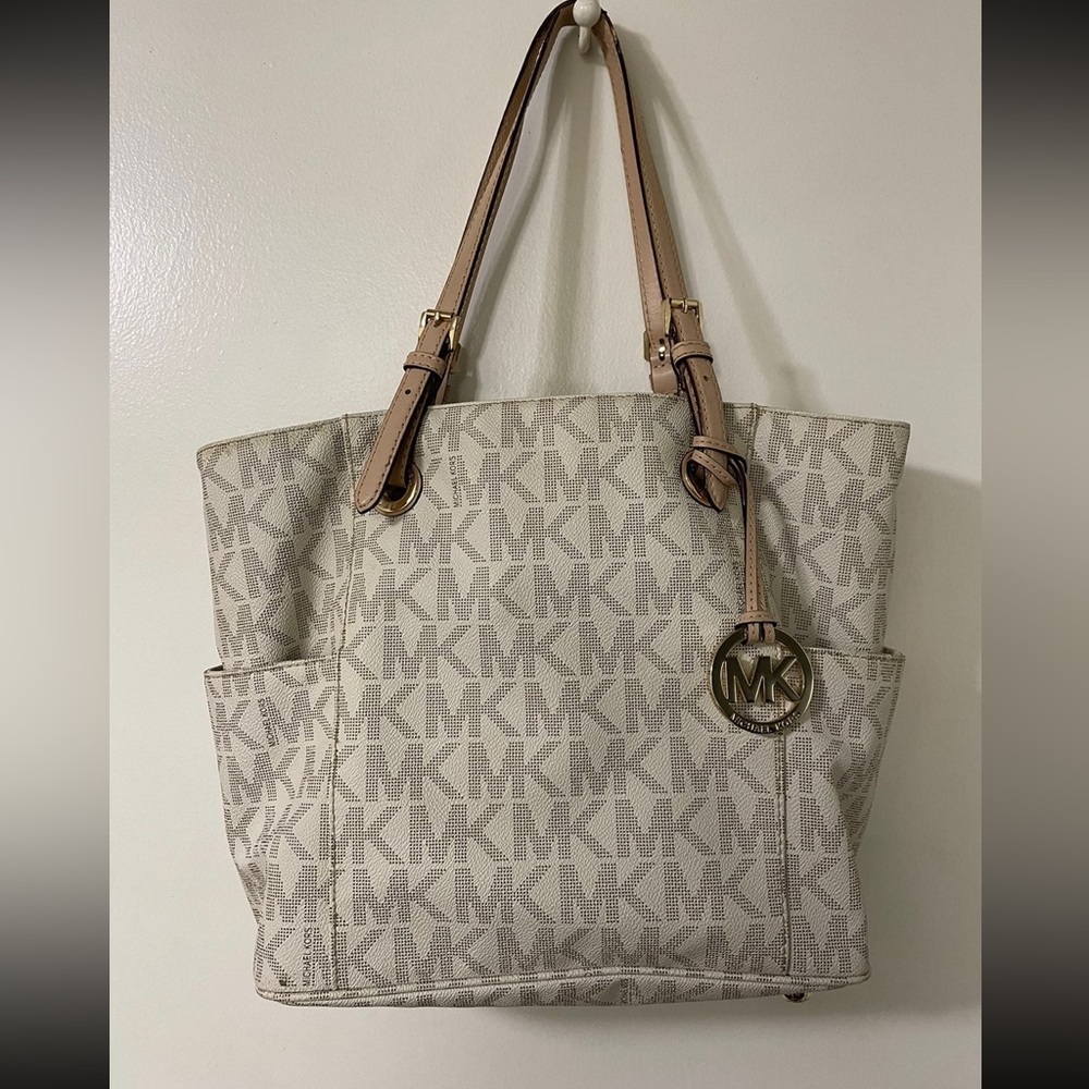 Michael Kors Jet Set Tote Bag